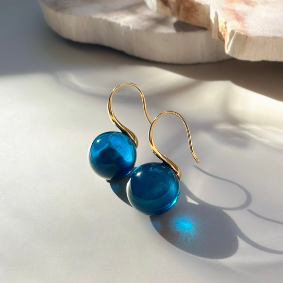 【2026新作】ブルー アンバードロップピアス/ 金具変更可（シルバー・イヤリング・ステンレス）天然琥珀 1枚目の画像