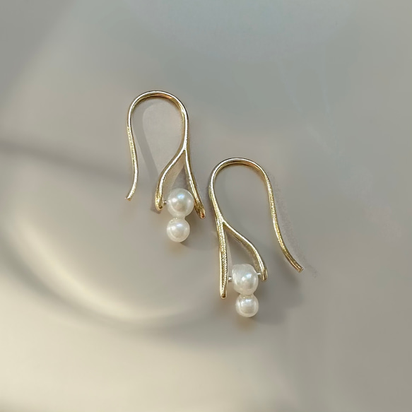 【新作2026】淡水 パール２粒ピアス  /金具変更可（イヤリング・シルバーカラーあり）フォーマルにも 1枚目の画像