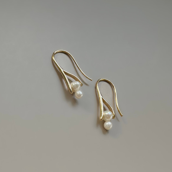 【新作2026】淡水 パール２粒ピアス  /金具変更可（イヤリング・シルバーカラーあり）フォーマルにも 3枚目の画像