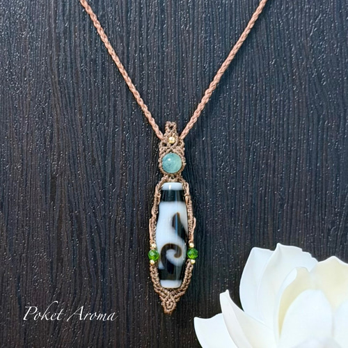 如意鈎』天珠とエメラルドのマクラメペンダントネックレス ネックレス