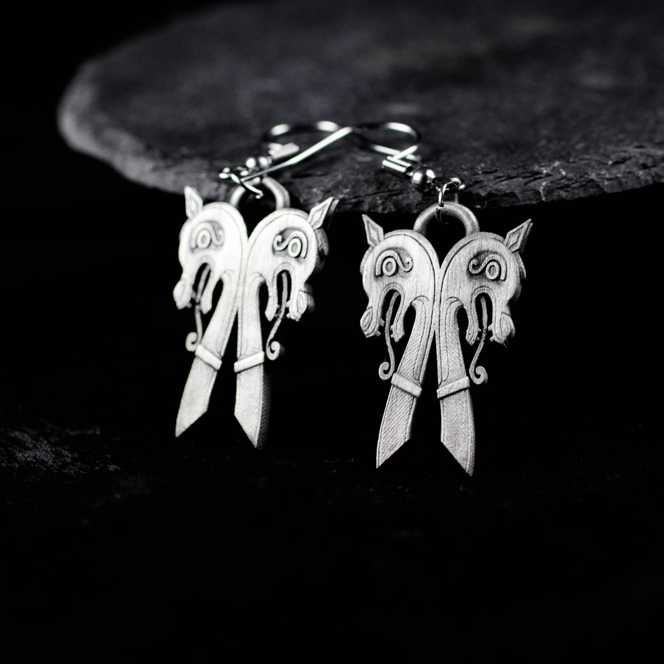 シルバーバイキング馬頭イヤリング - 北欧神話ジュエリー