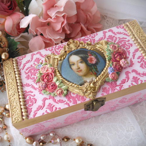 薔薇の貴婦人の肖像画のアンティークボックス、ジュエリーボックス