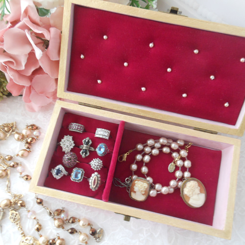 ジュエリーボックス　アンティーク　薔薇　小物入れ　ローズ 薔薇の貴婦人の肖像画のアンティークボックス、ジュエリーボックス