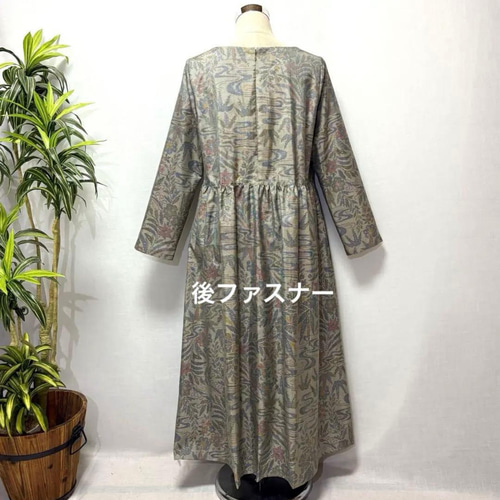 ★着物リメイク★　大島紬　フリル袖のゆったりワンピ　華やか大輪の花 着物リメイク 大島紬ワンピース 花柄 2WAY ゆったり Lサイズ ふんわり