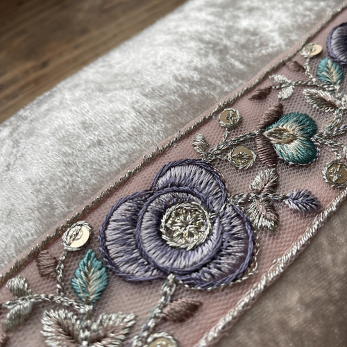インド刺繍リボンL字ファスナー長財布(ベージュ系クラッシュベロアⅡ