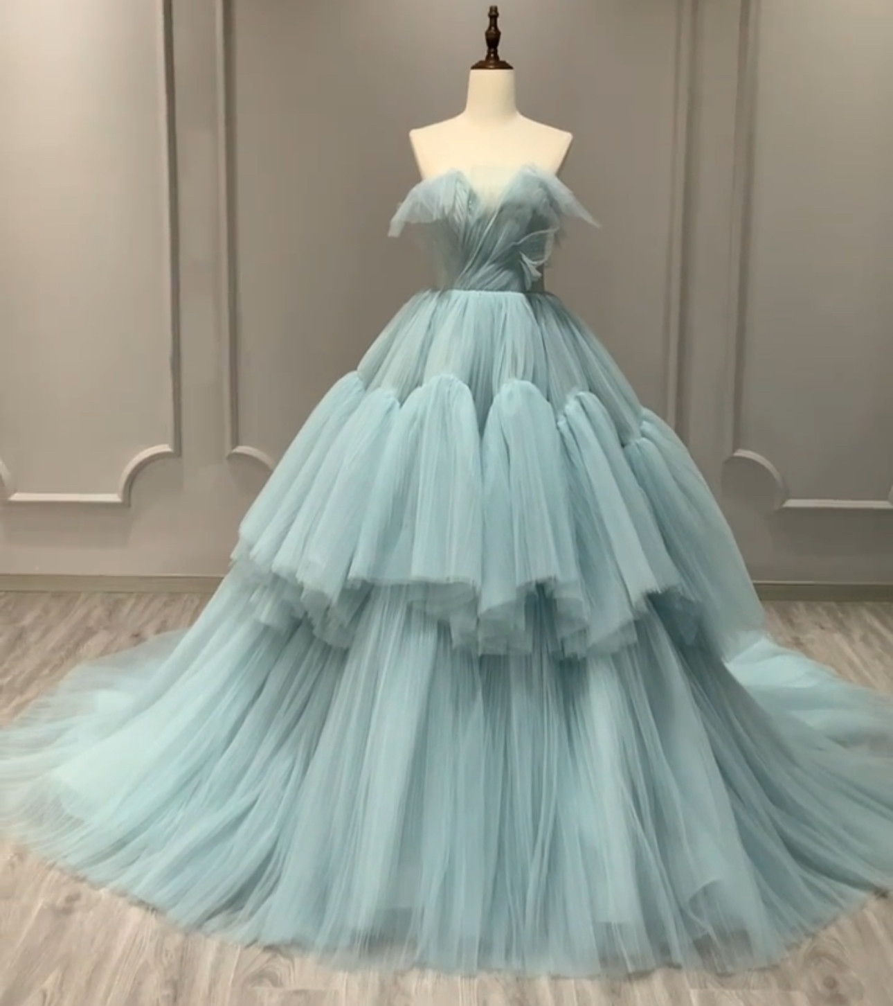 vネック　胸フリル　ブルー　カラー変更可能　ソフトチュール　多層スカート　袖無し　パーティードレス前撮り本命ドレス制作