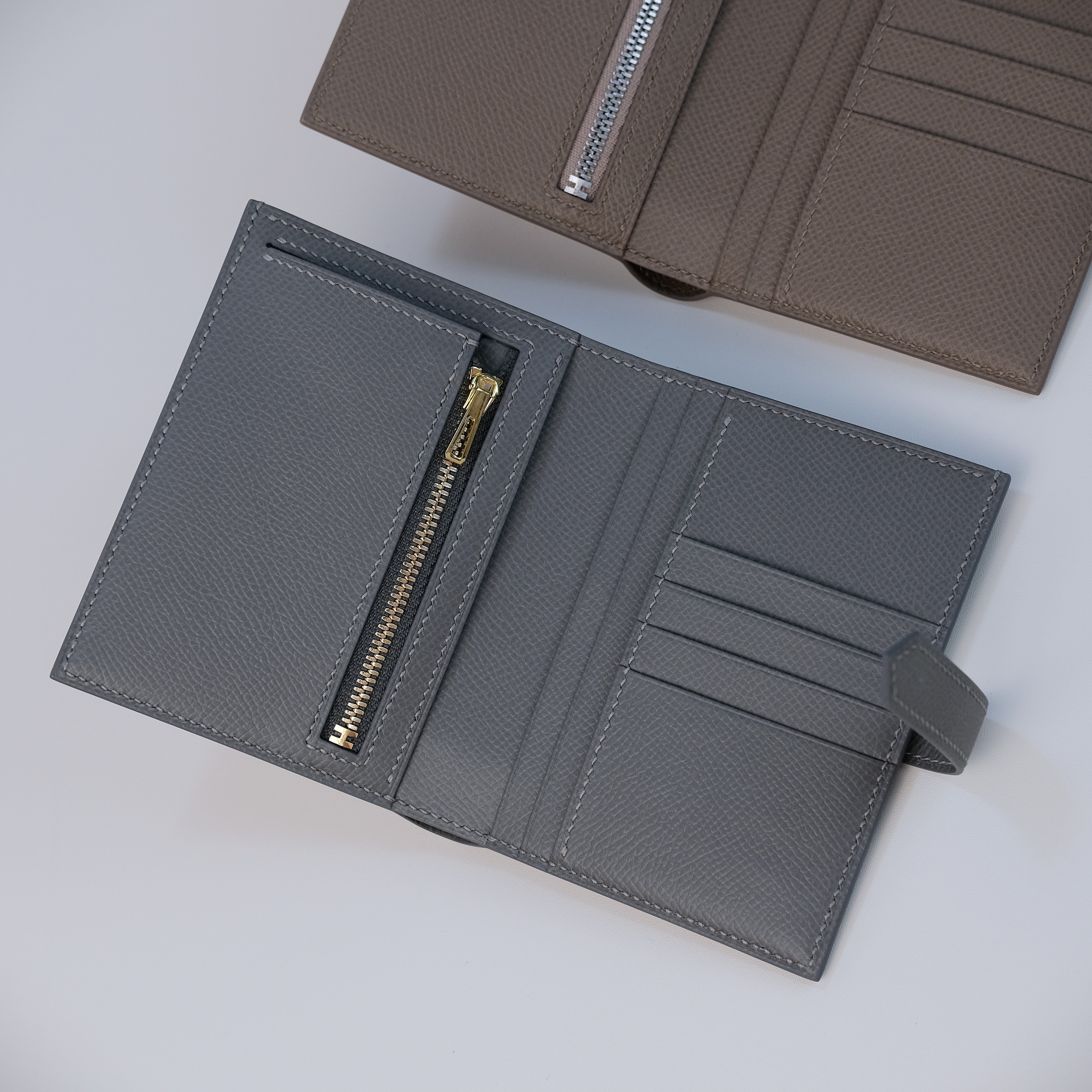 二つ折り財布　エタン色