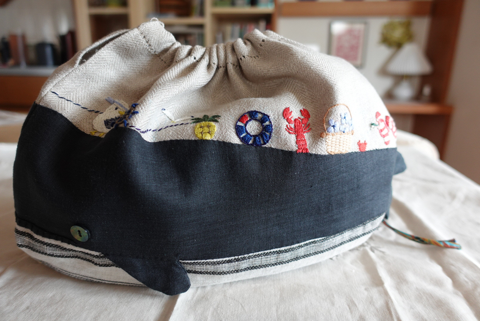 お散歩クジラのフィンリー　海辺さんぽ刺繍キット