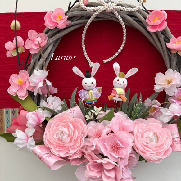 玄関にかけられるひなまつりの桃とチューリップのリース27〜28センチ
