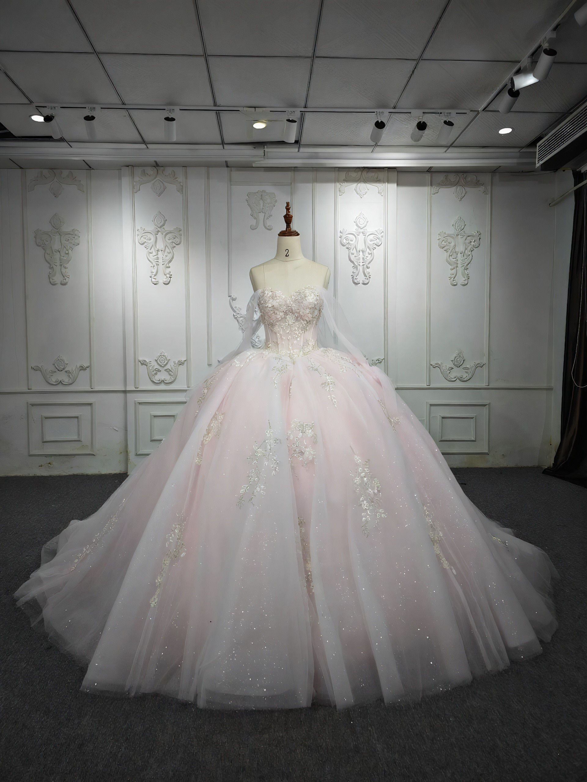 美品　薄いピンク　可愛い　スパコールラメ入り　キラキラピカピカ　フレアスカート　たっぷりなボリューム披露ブライダル前撮り