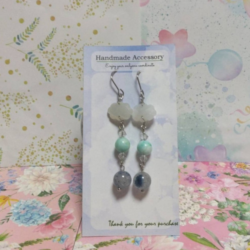 送料無料】冬空のような優しいピアス モクモク雲の天然石ホワイトム