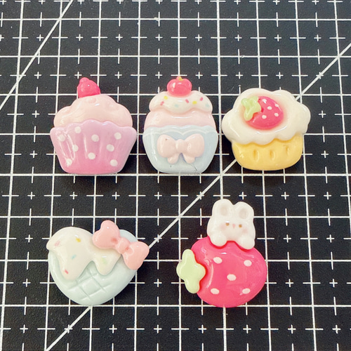 C167）2個 とろりんいちごスイーツ ケーキ うさぎ りぼん とろーり