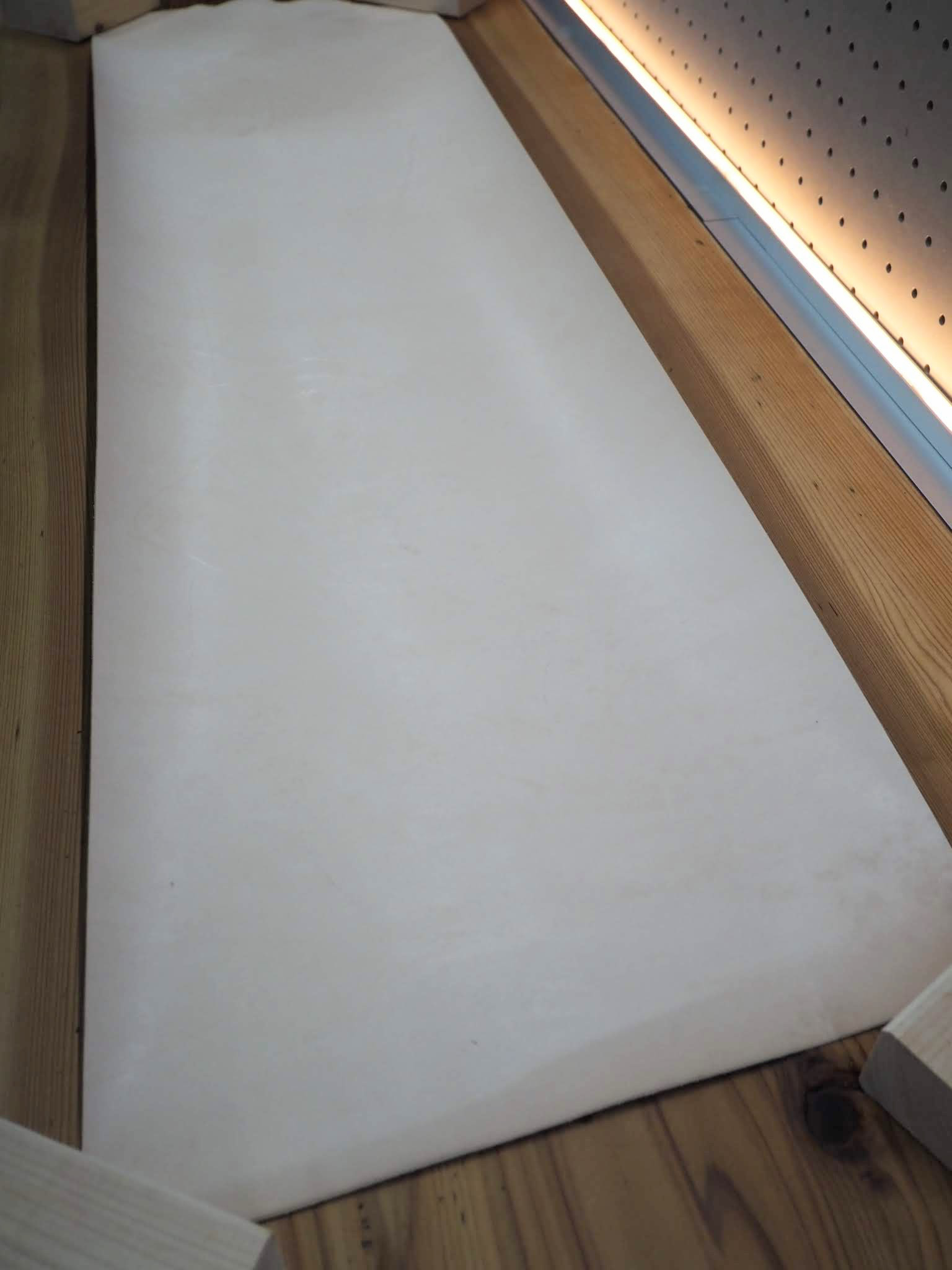 B級 ヌメ革 はぎれ ナチュラル 本革｜31×約107cm A4×5枚分 レザークラフト素材