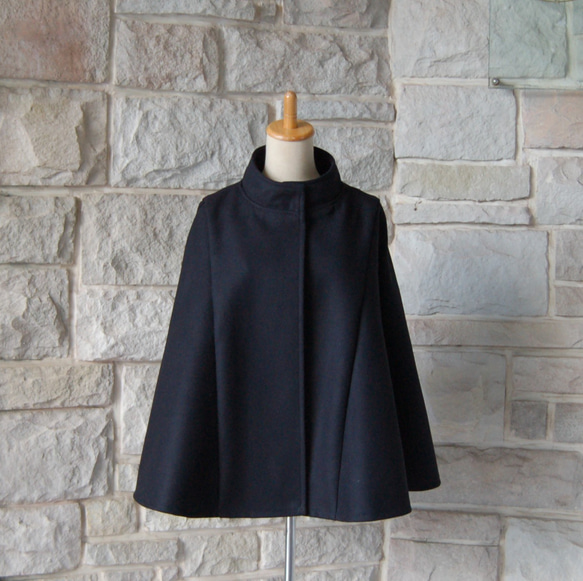 leinwande ケープコート　ブラック エレガント スタンドカラー ケープコート 】 ブラックの表生地