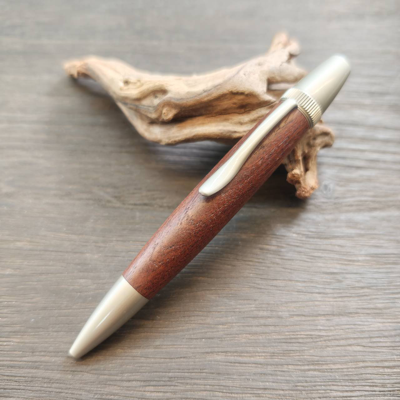 ツイスト式木軸ボールペン/パリサンダ/サテンニッケル/No.2601032