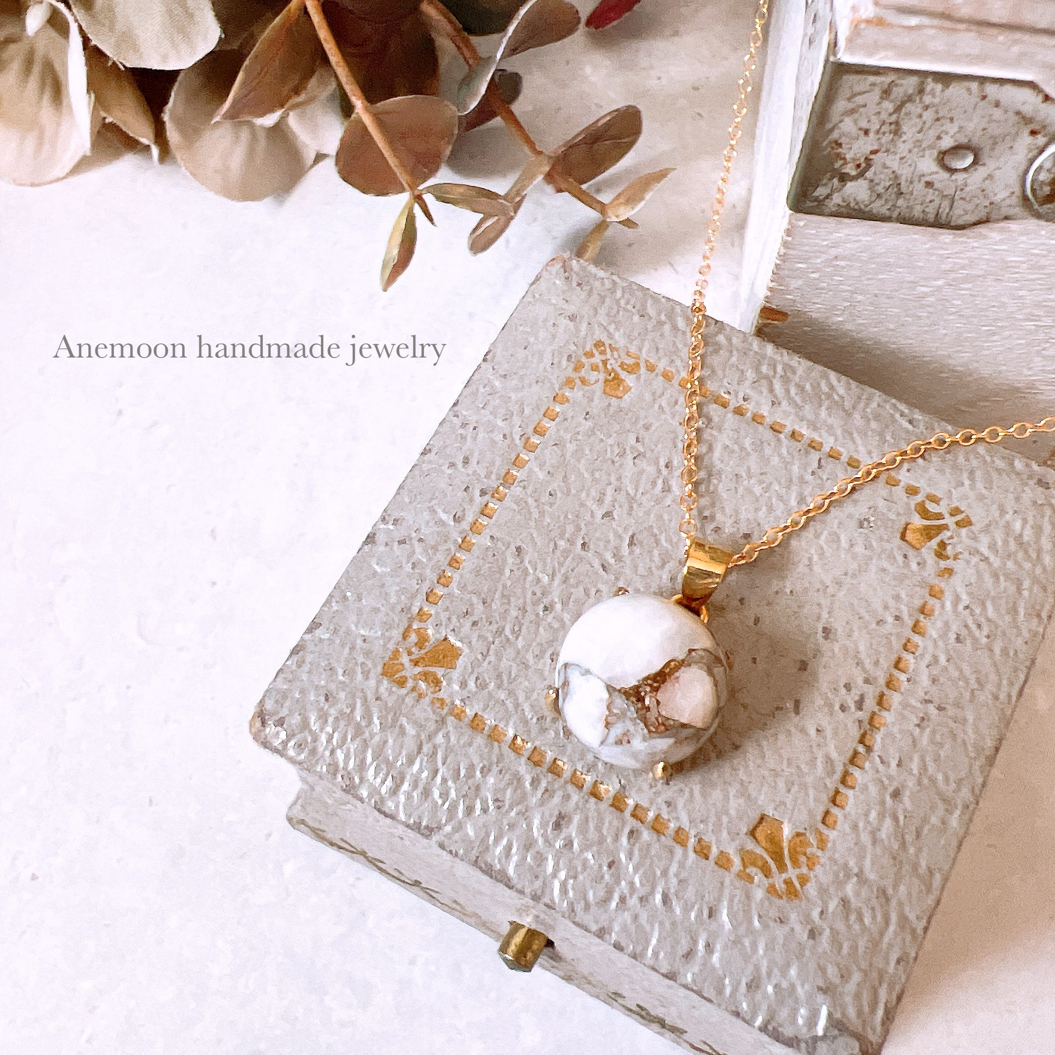 【ニュアンスホワイトに宿る銅の輝き ペルー産大粒コッパーカルサイトネックレス】14kgf・天然石・シンプル