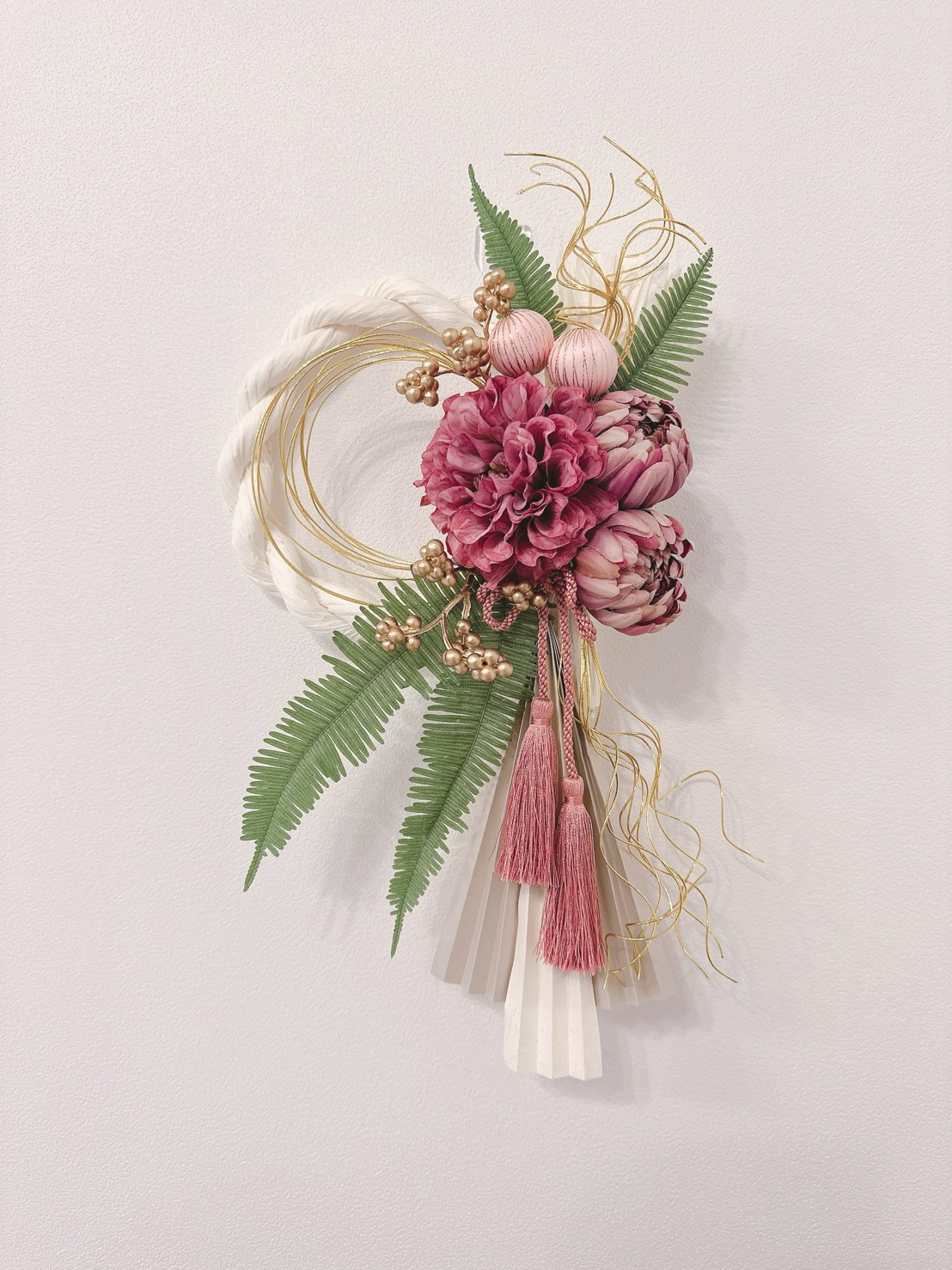 お正月飾り 大人カラーの迎春しめ縄 リース 和モダン すみピンク ニュアンスカラー 金 緑 水引 祝