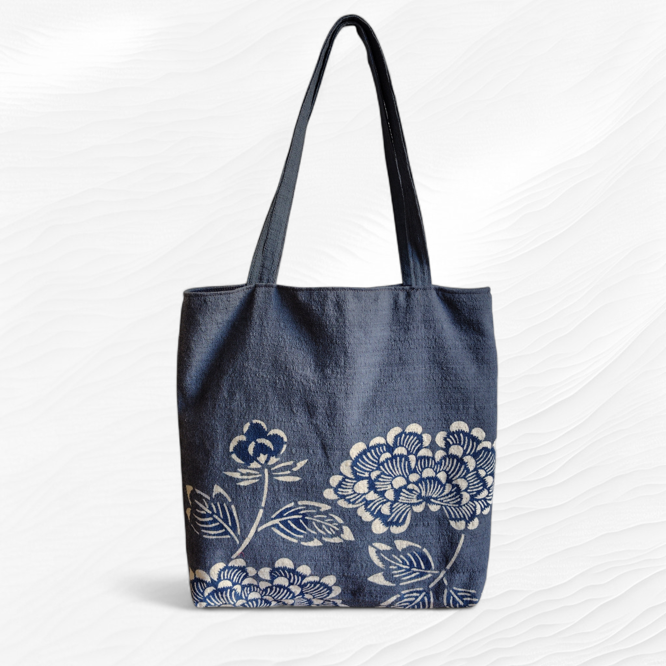 牡丹唐草文様のトートバッグ|ねずみ色｜前後柄違い|一点物