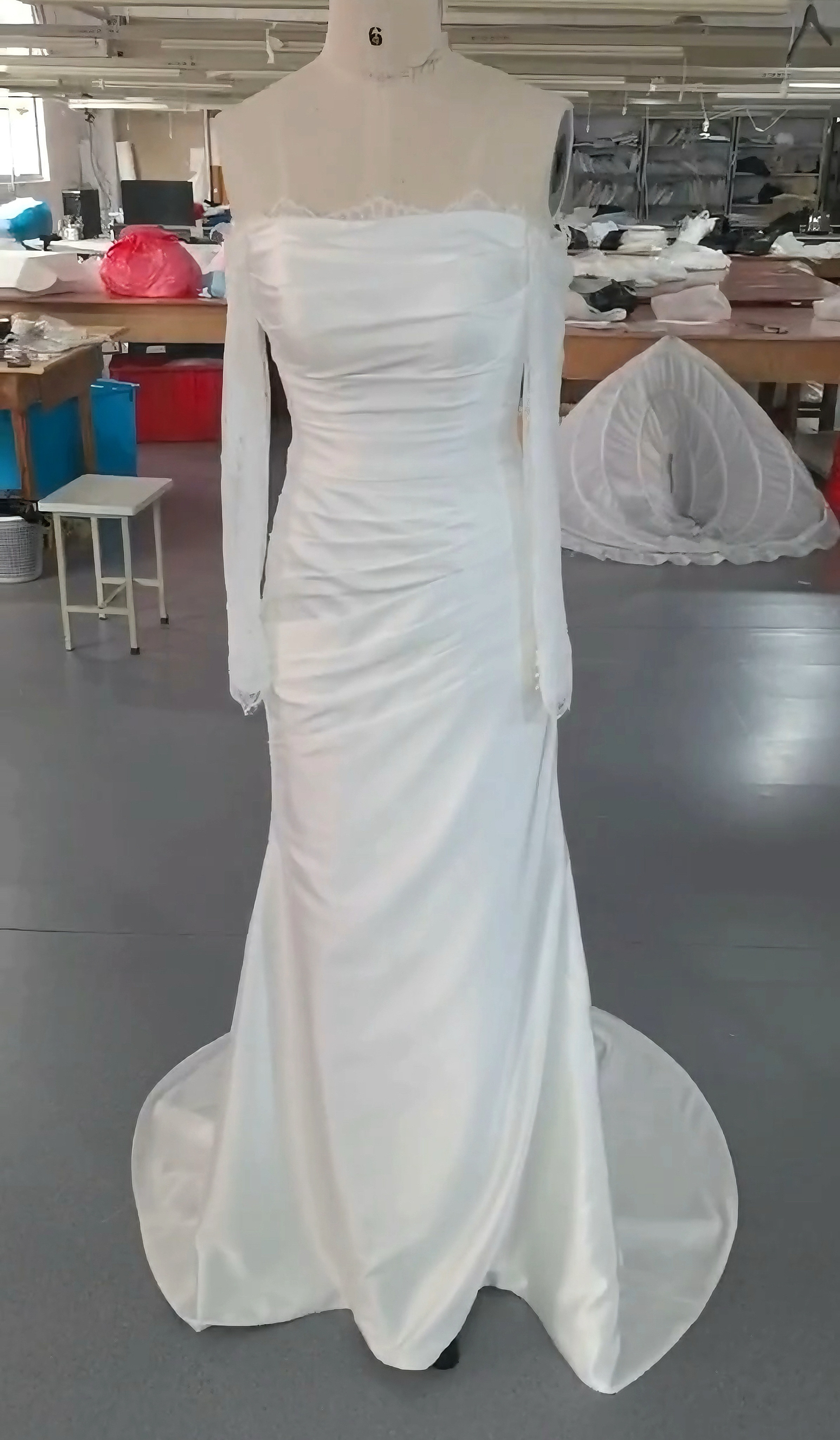 光沢サテン　スレンダーライン　取り外し可能お袖　オフショルダー　ホワイト　カラー変更可能二次会前撮りパーディードレス花嫁