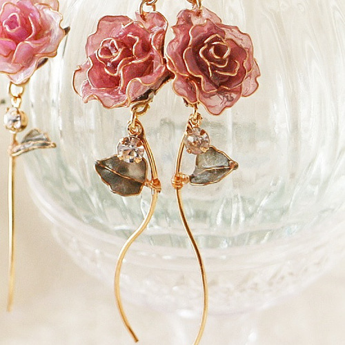 揺れる薔薇のピアス＆イヤリング ディップフラワー ローズ ギフト