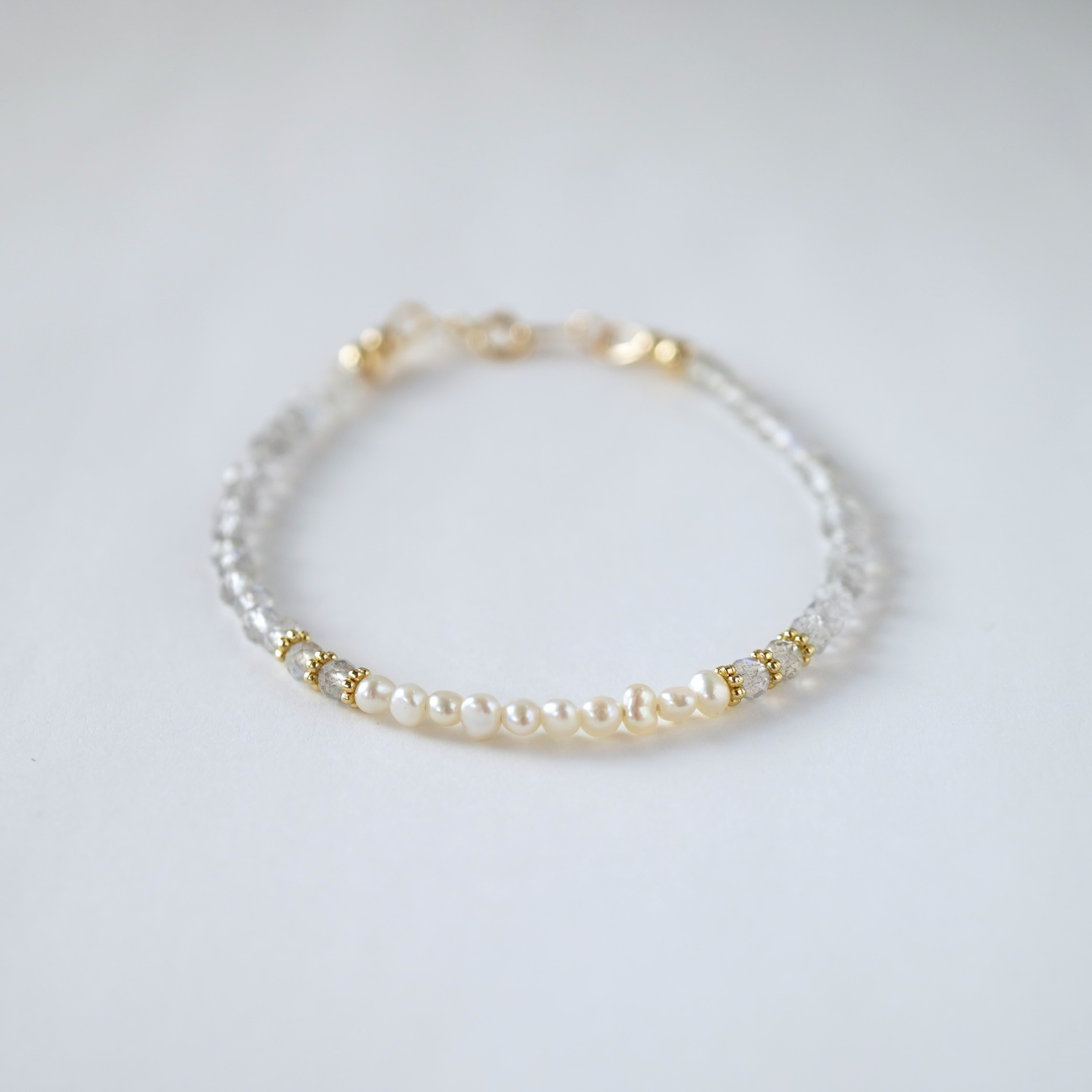 【14kgf】極小・極上淡水パールとラブラドライトのブレスレット　母の日　ギフト