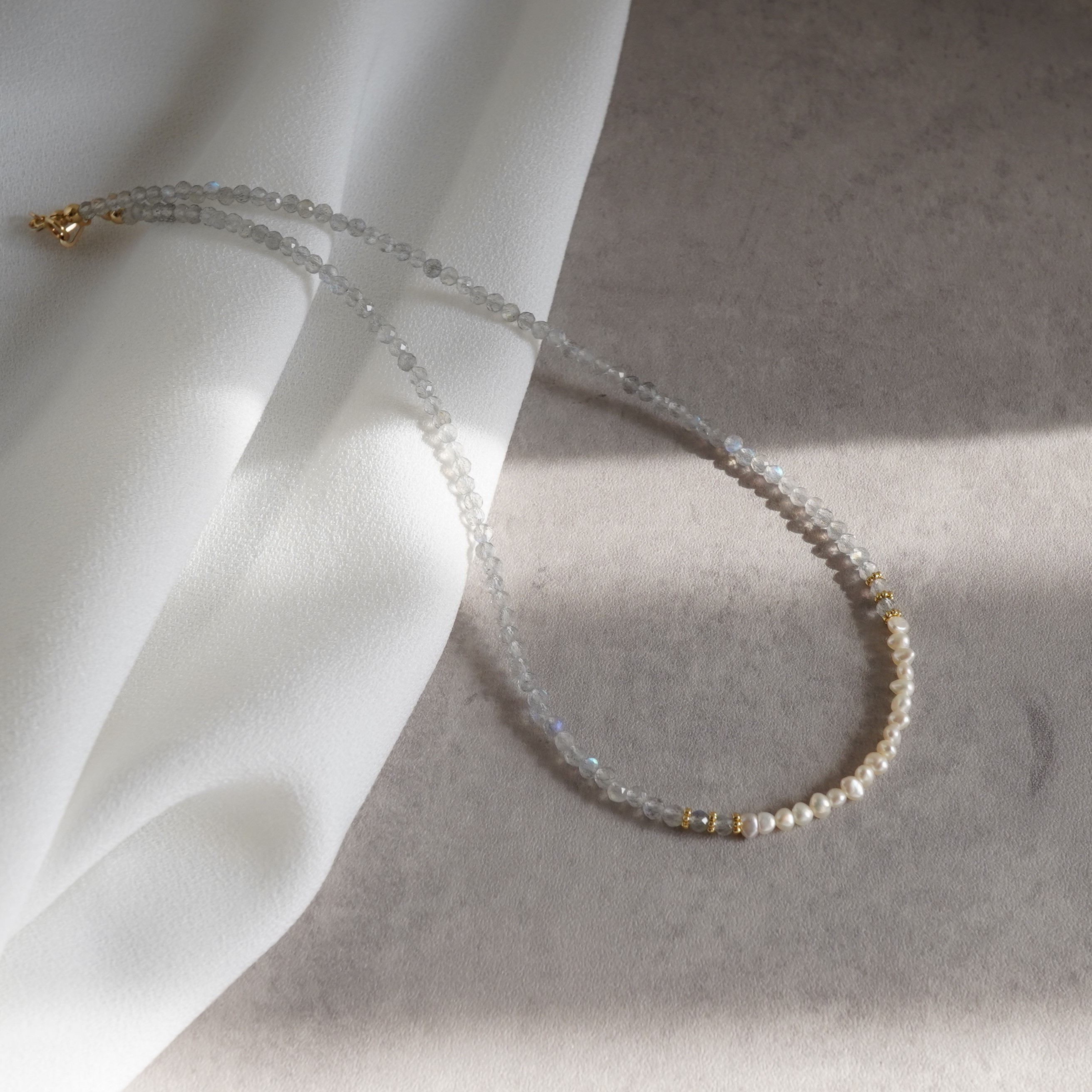 【14kgf】極小・極上淡水パールとラブラドライトのネックレス　母の日　ギフト 6,106円