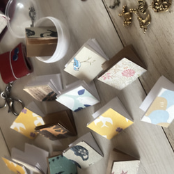 レザーカラーが選べる！ミニチュアレザーノートカバーバックチャーム「Tiny Stationary」小さな文具の世界 4枚目の画像