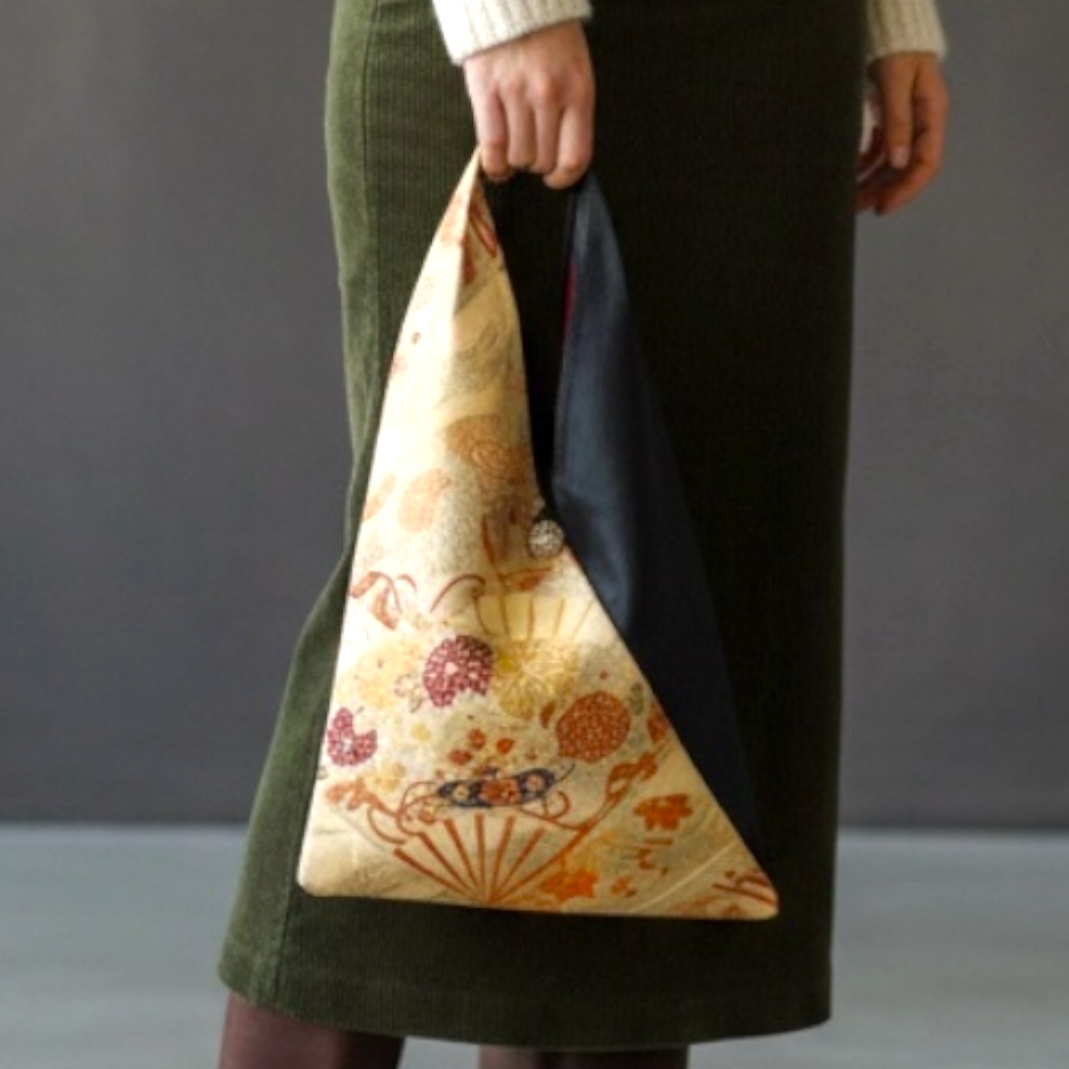 あずま袋【送料込み】帯リメイク　ゴールド×ブラック