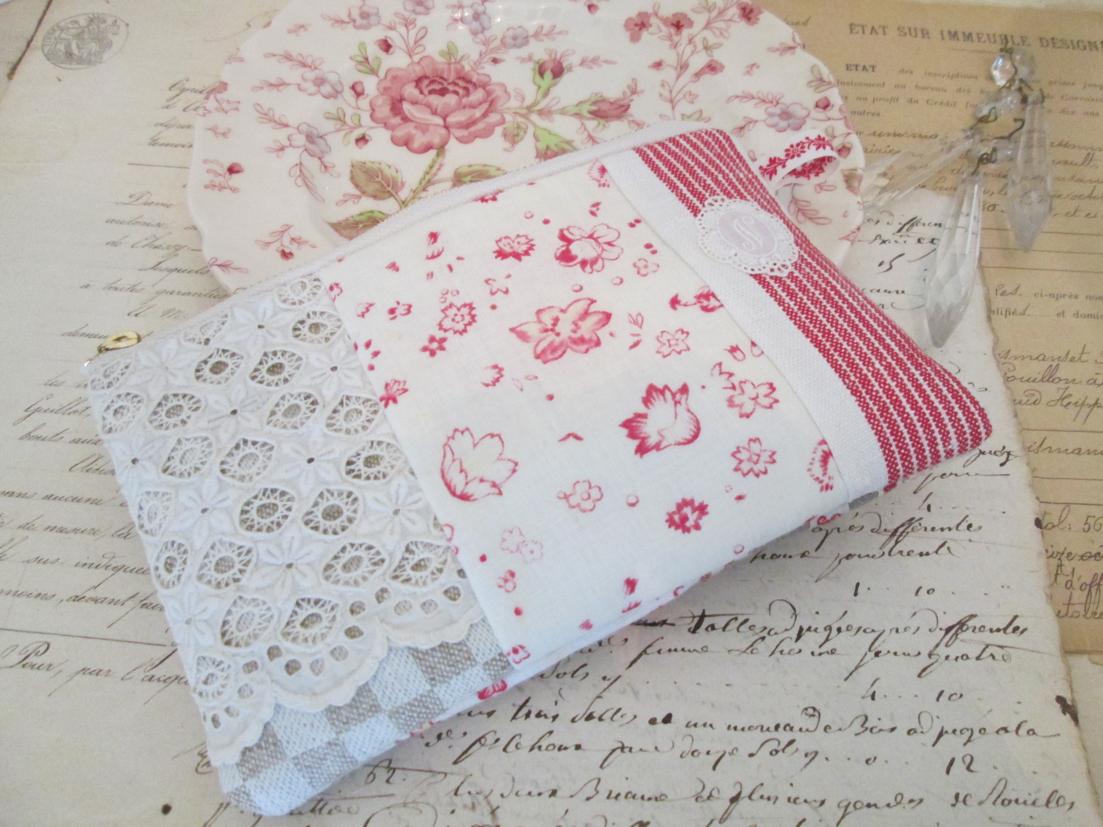 アンディエンヌ柄フレンチコットンとアンティークリネンと手刺繍レースのレクタングルフラットポーチ