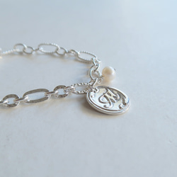 925純銀 復古字母 數字 珍珠 客製化 不對稱鍊 OT扣 手鍊 免費送禮包裝 第3張的照片