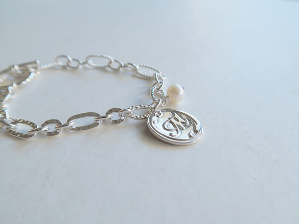 925純銀 復古字母 數字 珍珠 客製化 不對稱鍊 OT扣 手鍊 免費送禮包裝 第3張的照片
