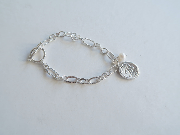 925純銀 復古字母 數字 珍珠 客製化 不對稱鍊 OT扣 手鍊 免費送禮包裝 第4張的照片