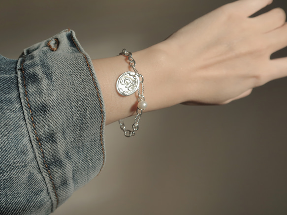 925純銀 復古字母 數字 珍珠 客製化 不對稱鍊 OT扣 手鍊 免費送禮包裝 第17張的照片