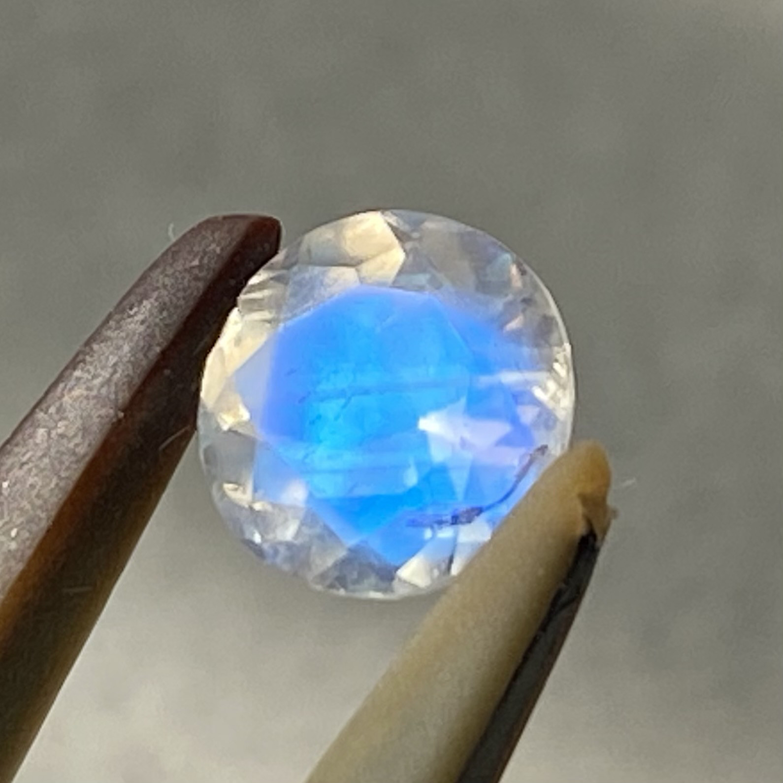 CA84ムーンストーン　ルース0.65ct アンデシンラブラドライト