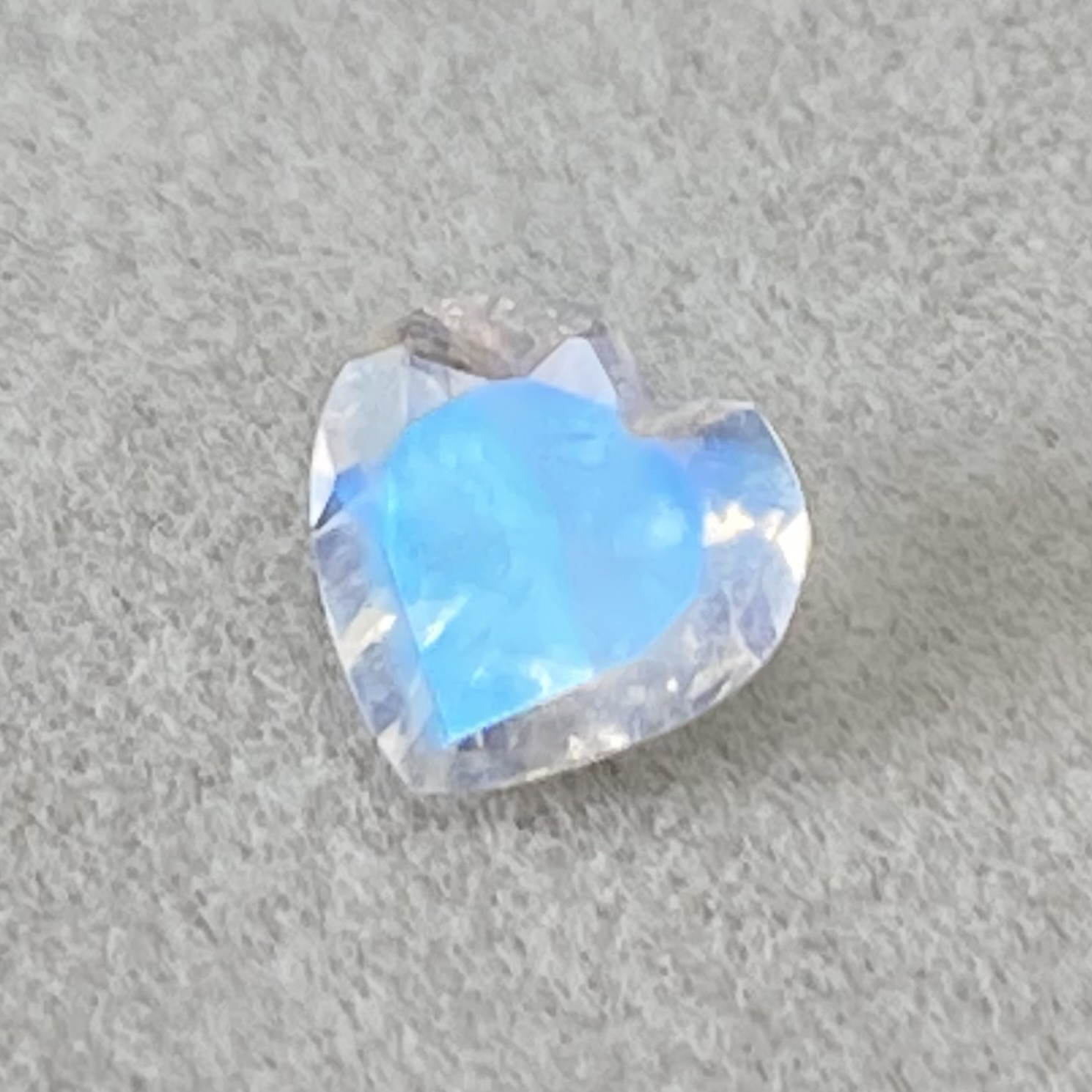 CA86ハートシェイプ　ムーンストーン　ルース0.65ct