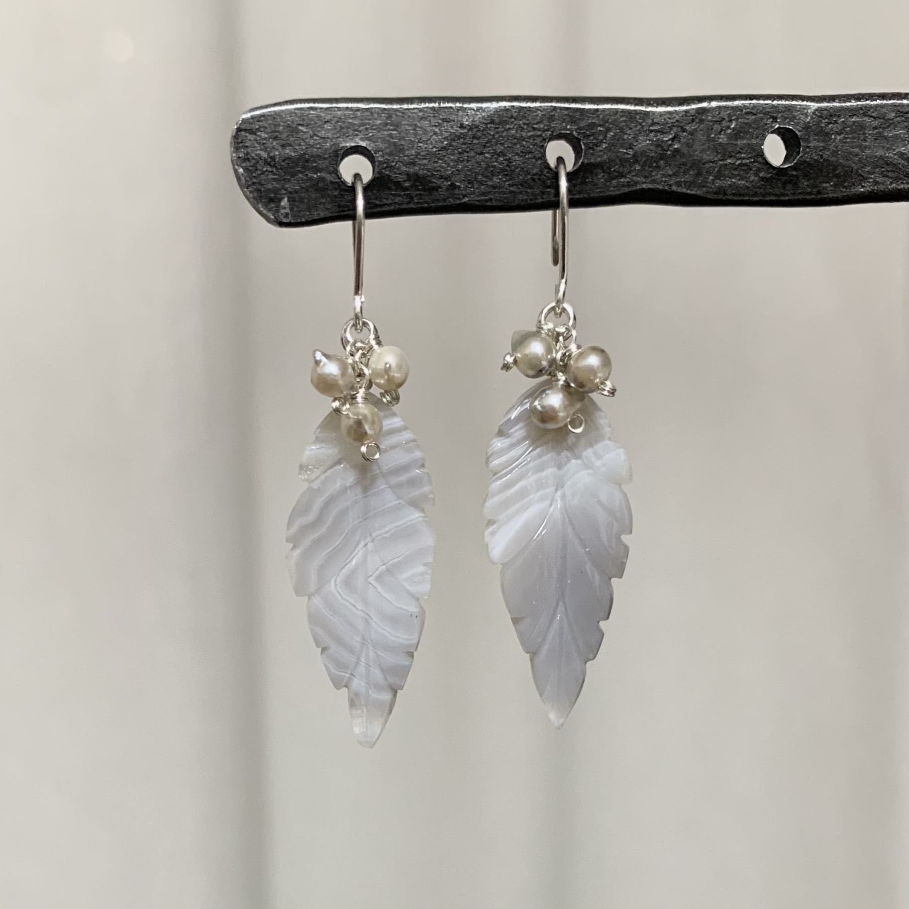 グレーバンデットアゲートとアコヤパールのピアス