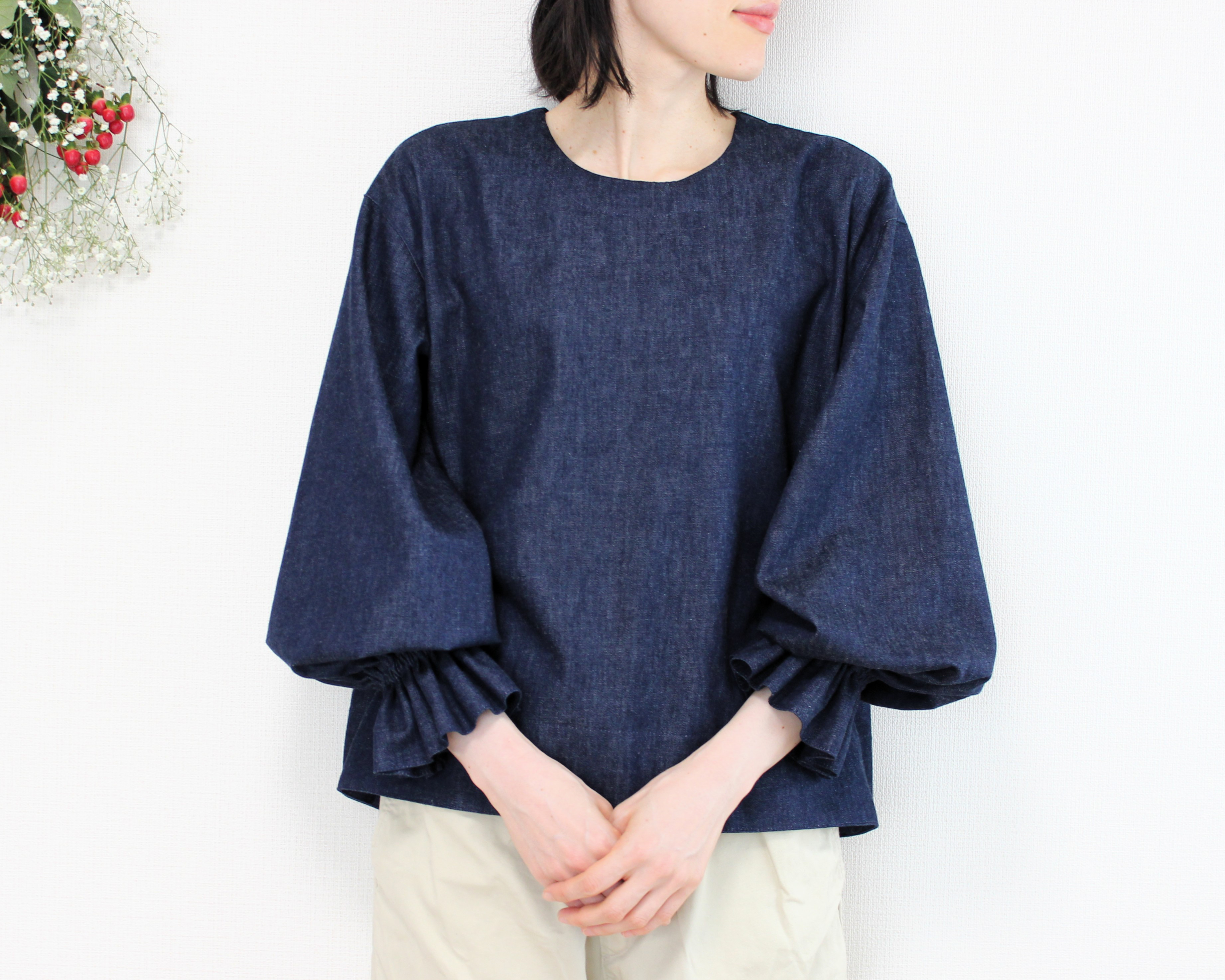 華やか大人のためのキャンディーブラウス　ボリューム袖　パフスリーブ　国産デニム　長袖ブラウス　濃紺　ネイビー