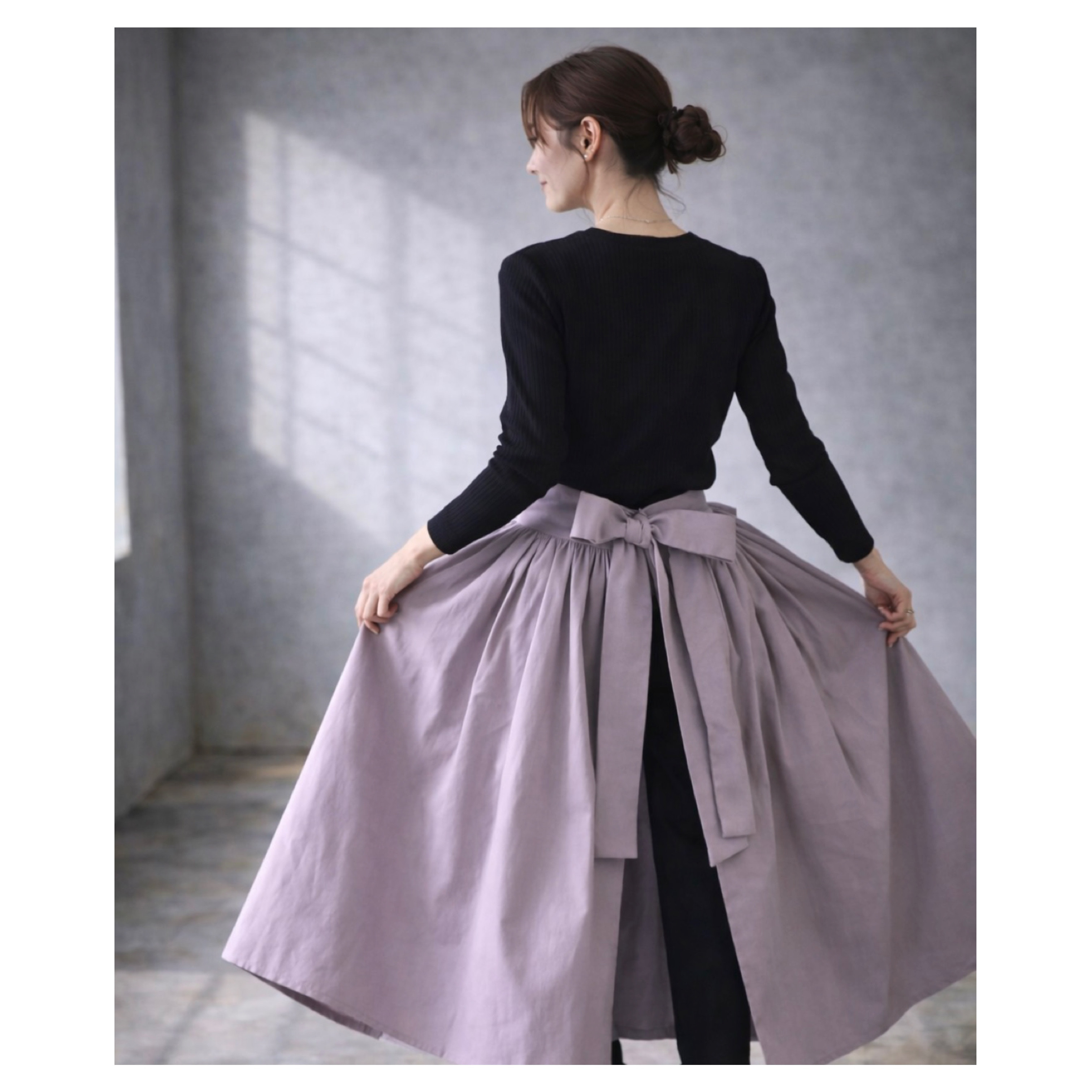 コットンリネンギャザーカフェエプロン／お洒落リネンエプロン／くすみパステルカラーのスモーキーパンジー