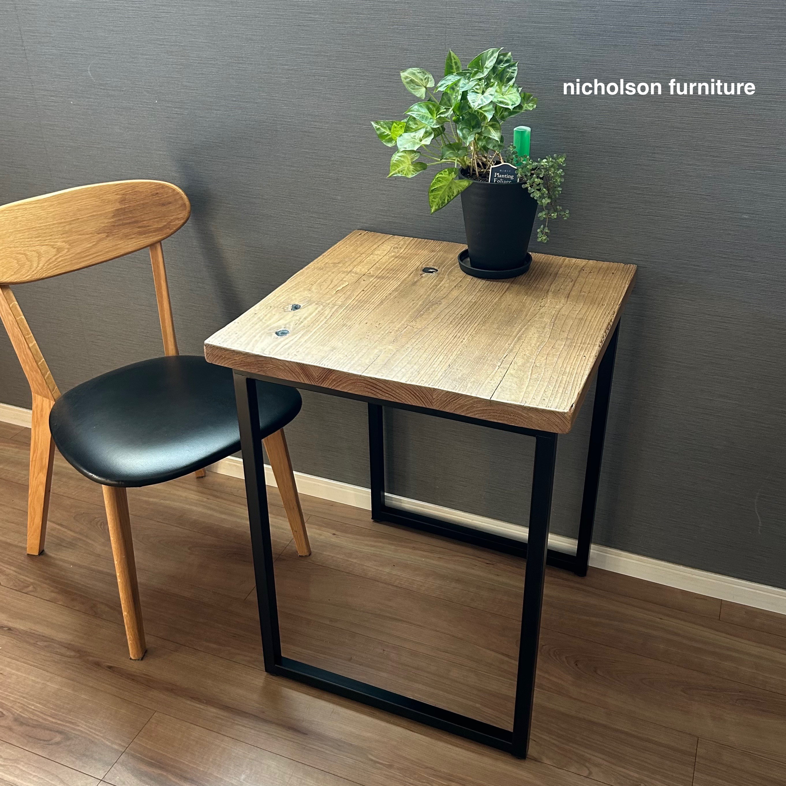 カフェテーブル　足場板　アイアン　スクエア脚