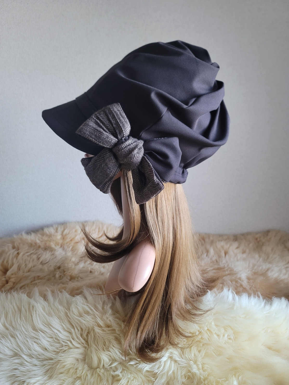 薄手ダークブラウン★ポリエステル★約60㎝★リボンが アクセント★ツイストキャスケット