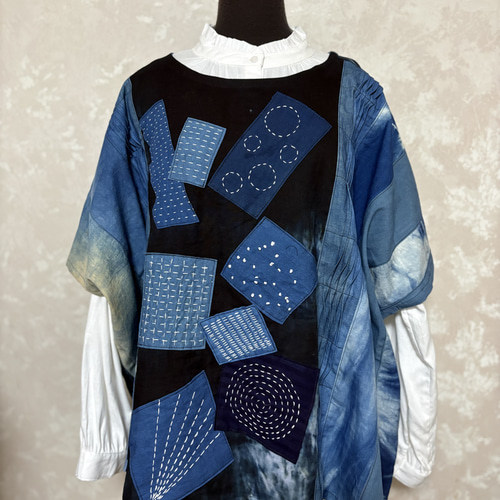 古布　木綿　濃い藍染め　希少な秋田絞りの未使用刺し子 534.刺し子のトップス、藍染め 絞り染め 手染め ステッチ パッチ 藍