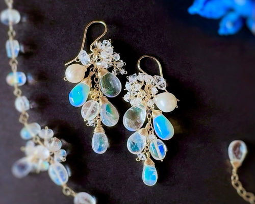 高品質アンデシンラブラドライトとプレシャスオパールの光の女神ピアス