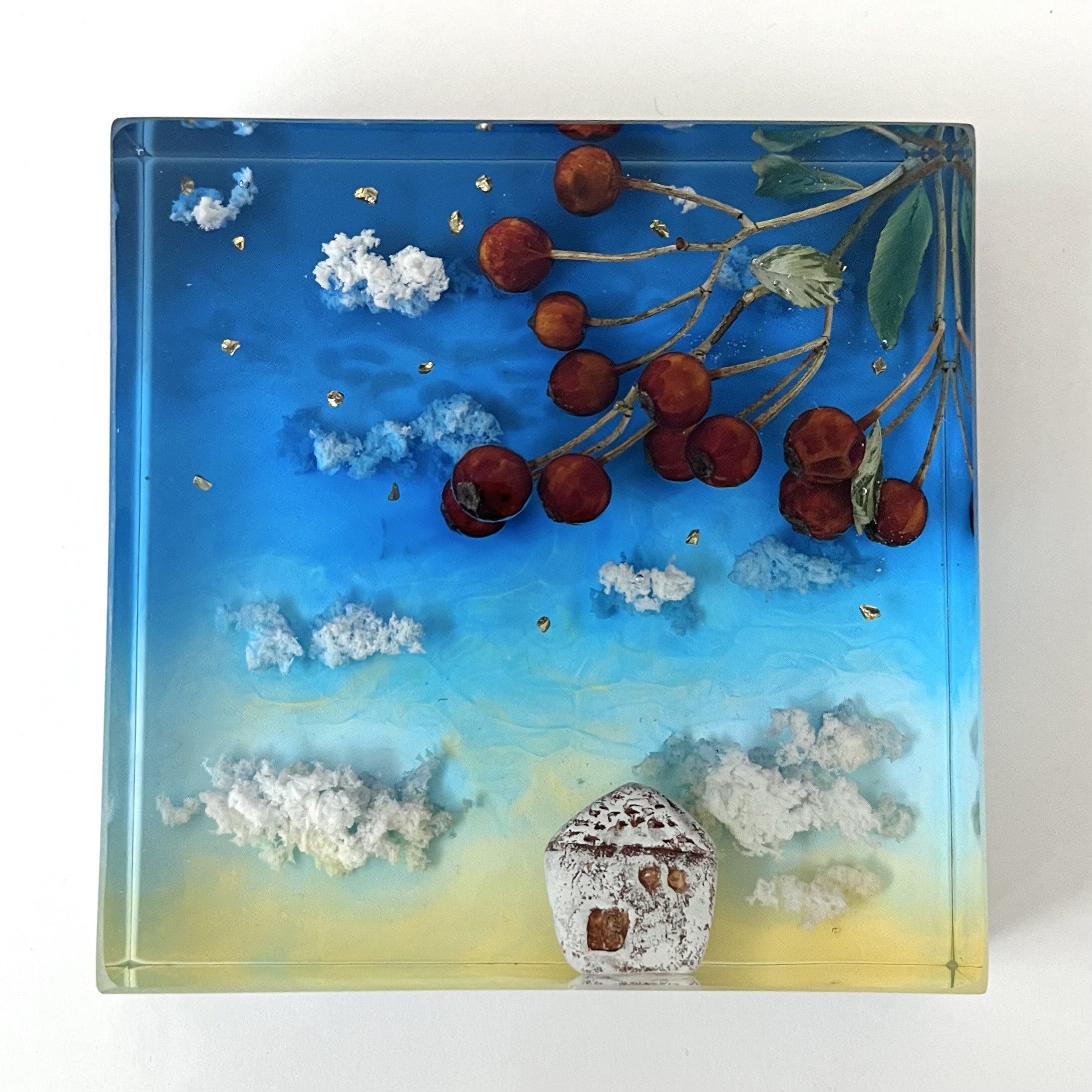 【暮れかけた空と赤い実】レジンアート オブジェ 星空 野いばら 雲 夕焼け 空のアート インテリア 置物