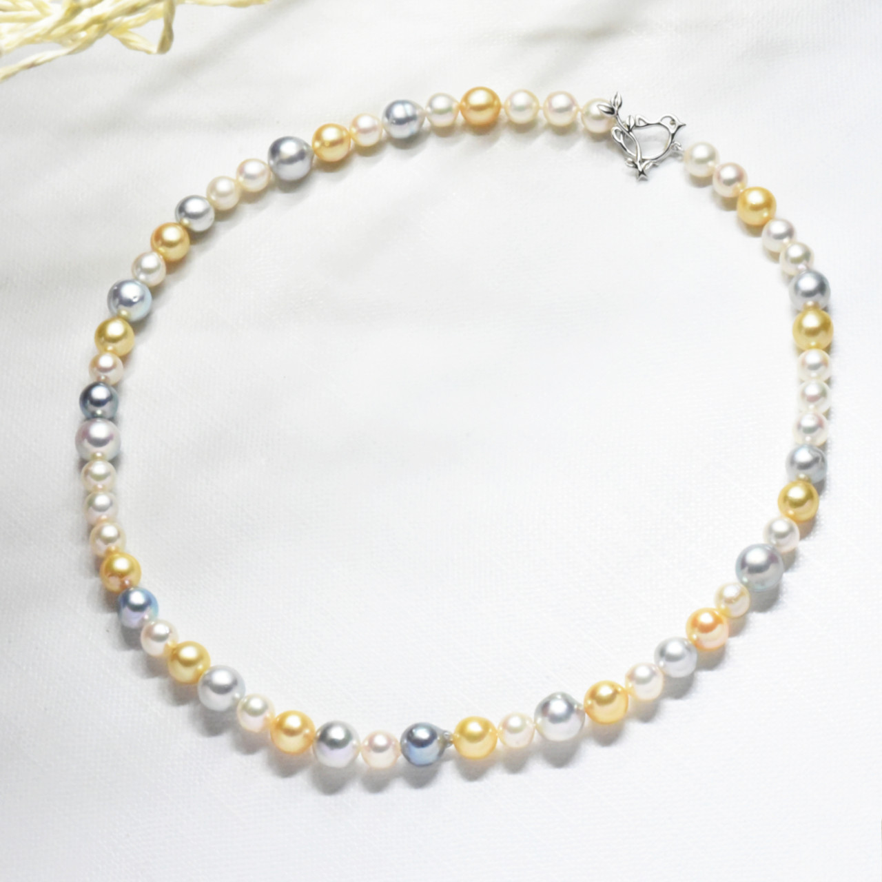 あこや真珠マルチカラー・マルチサイズ ネックレス 小鳥デザインのマンテルクラスプ