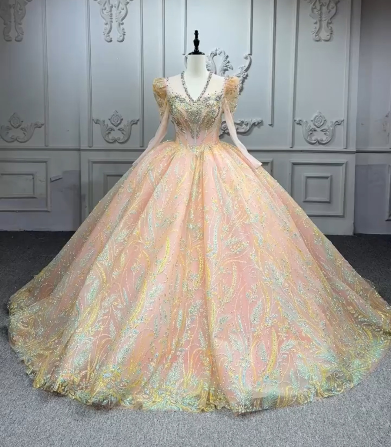 背中空き　編み上げ　シャンパン色カラフル　シースルー長袖　フレアスカート　ボリューム感演奏会卒業式成人式パーティーカラー