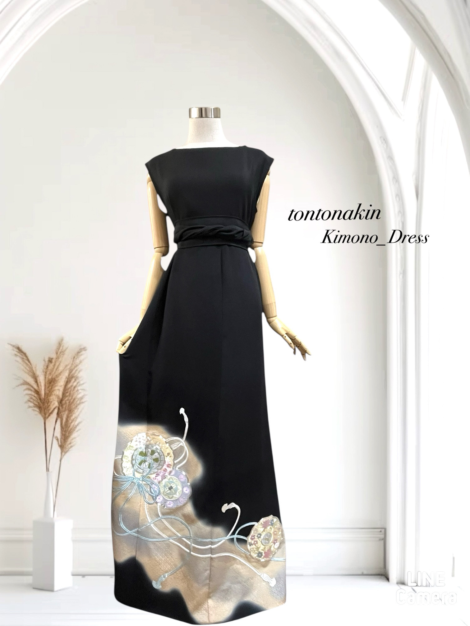 送料無料 着物 リメイク ゆったりなのにほっそりスタイル良く見える 菊花丸紋 刺繍 ロングドレス L〜LL+お直し