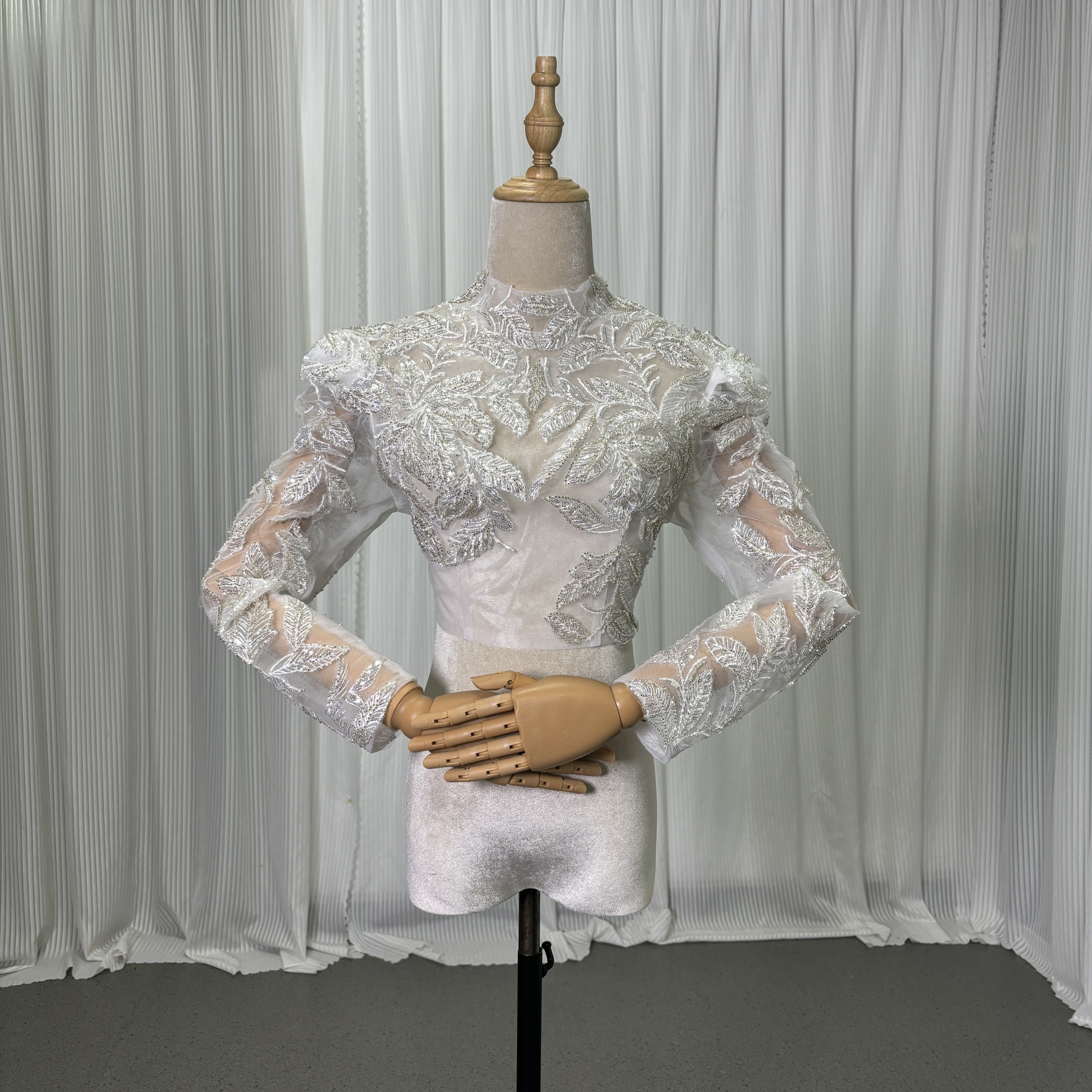 送料無料！ボレロ インポートビジューレース リーフ刺繍 ロングスリーブ バックレス ハイネック 花嫁/ウェディングドレス