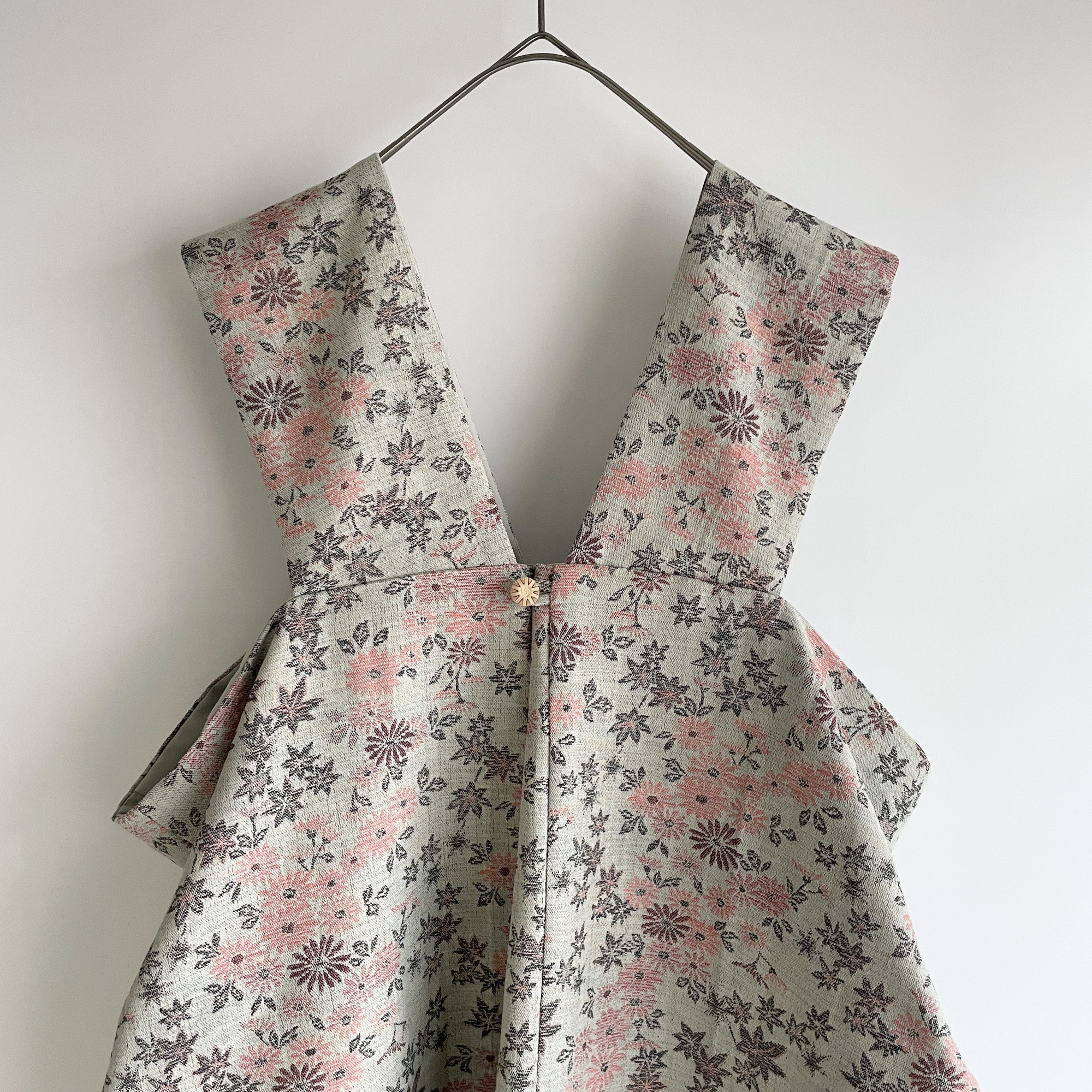 【1点もの】ジャンパースカート -ウール着物 グレー地に紅葉と菊 解き JPD296