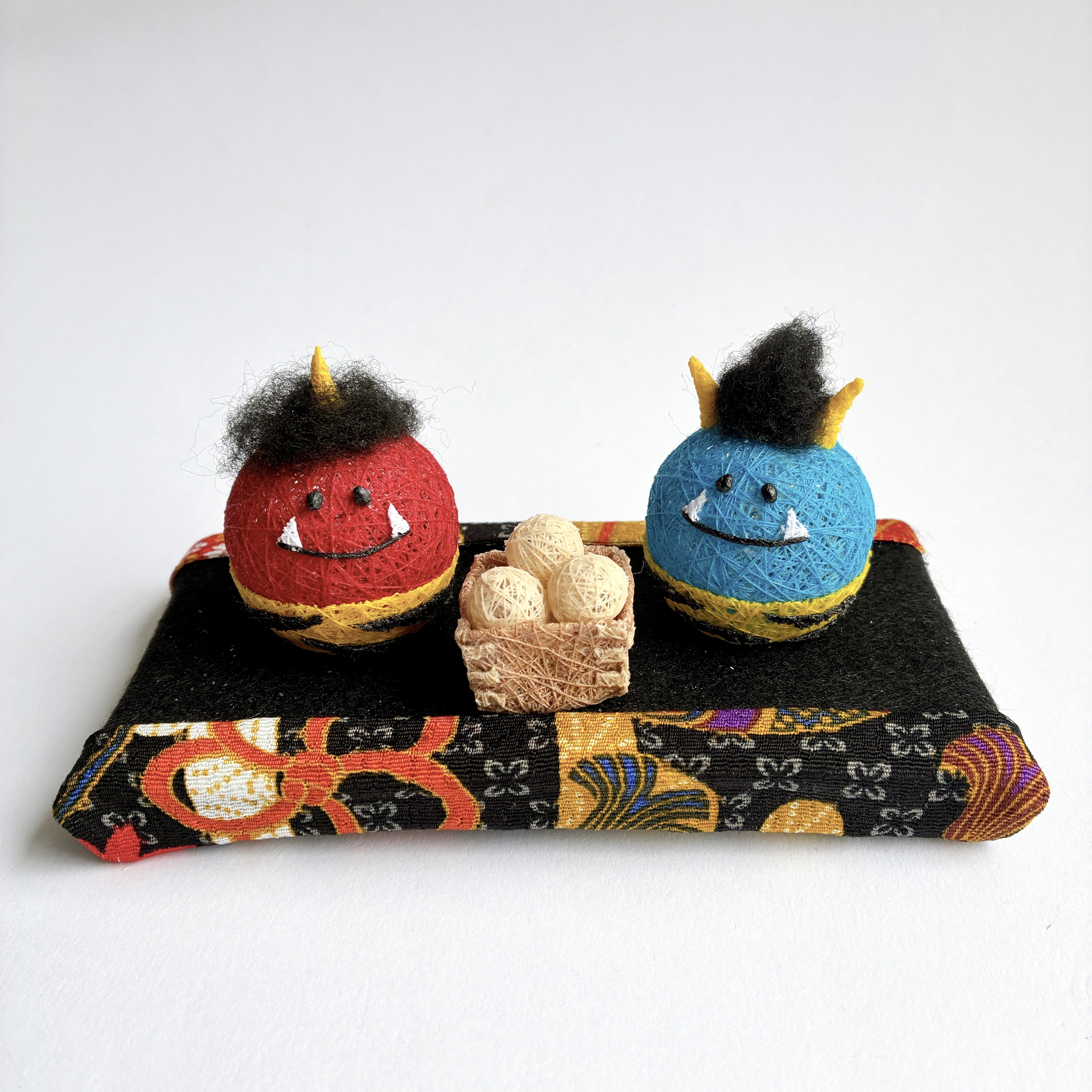 糸玉コロコロ節分飾り