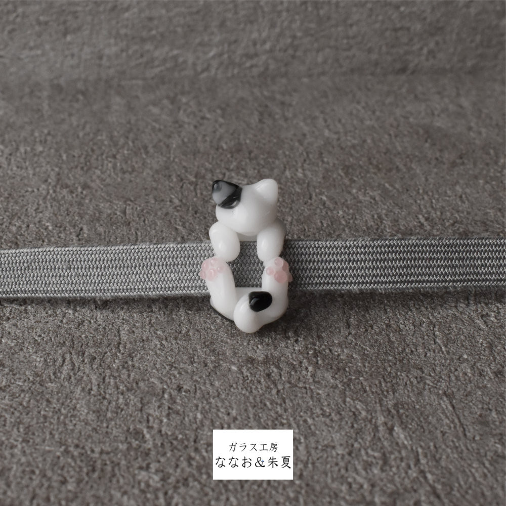 しがみつき子猫　ガラスの帯留め　※現品限り